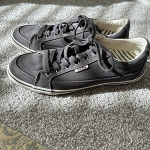 Taos Women's Size 9.5 / 9 1/2 Graphite (Gray) and Pink Lace Up Moc Star Sneaker